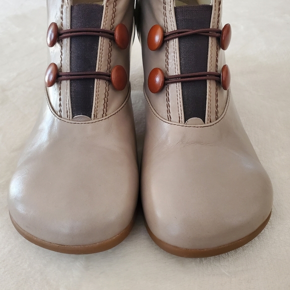 John Fluevog Prepare Joni Ankle Boots - Picture 3 of 14